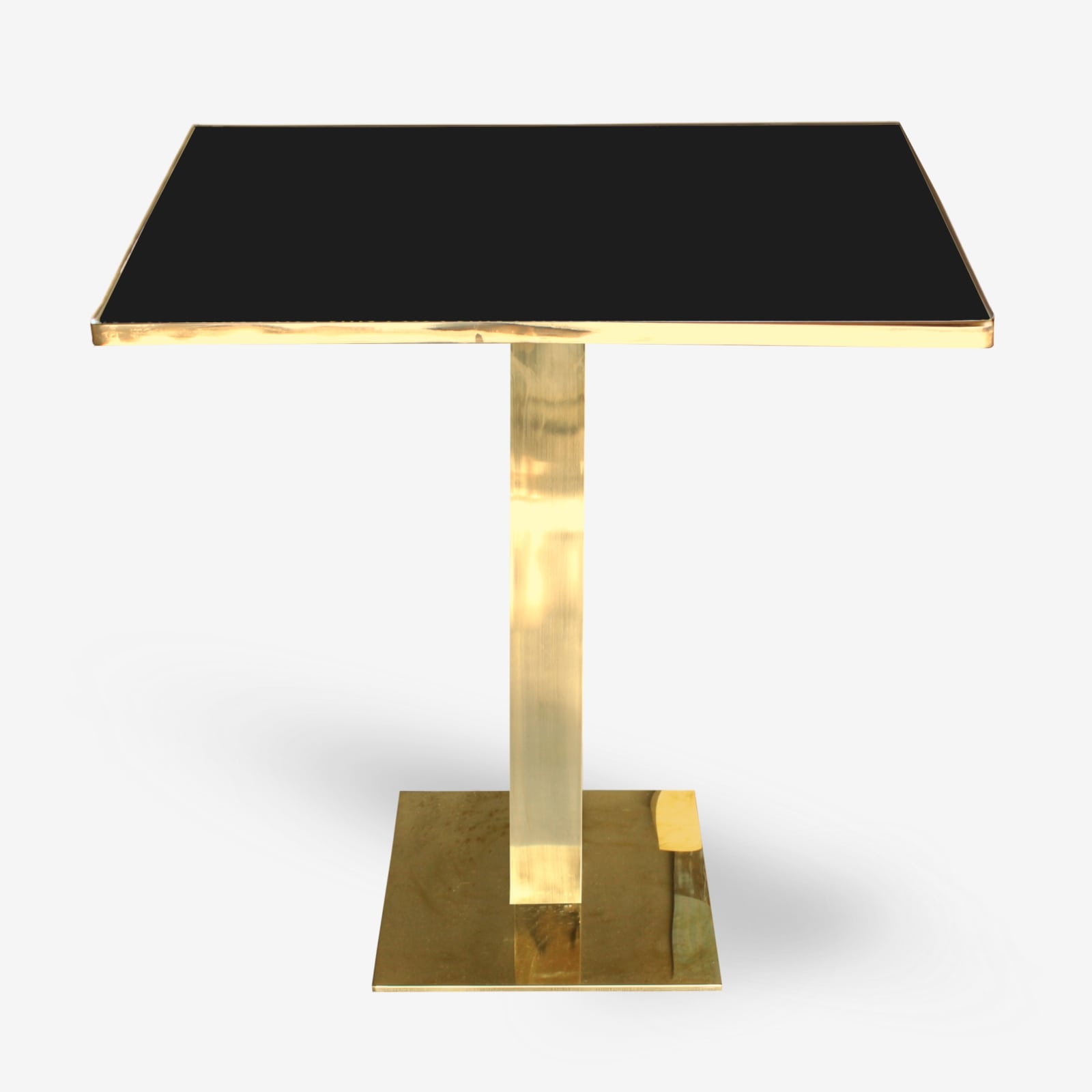 tavoli per ristoranti e bar con gamba oro e con base quadrata in metallo per arredo contract