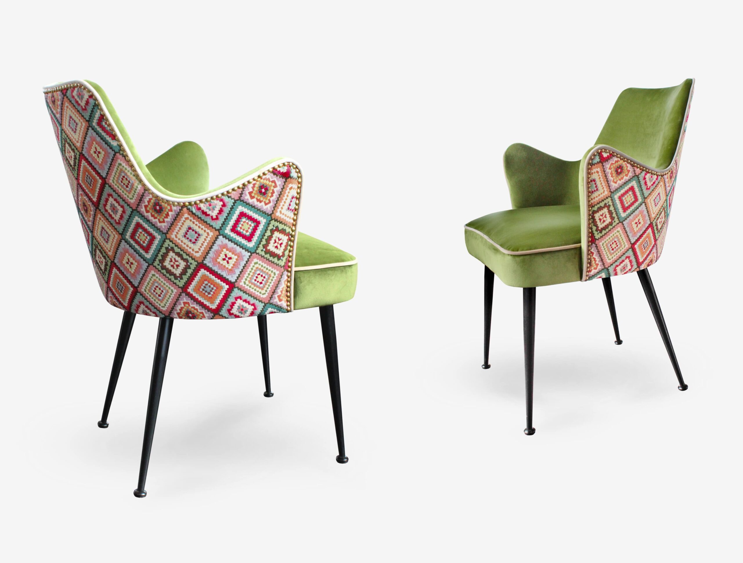 sedie imbottite in tessuto con stampa e motivo rombi e in velluto verde ideale per ristoranti bar e hotel