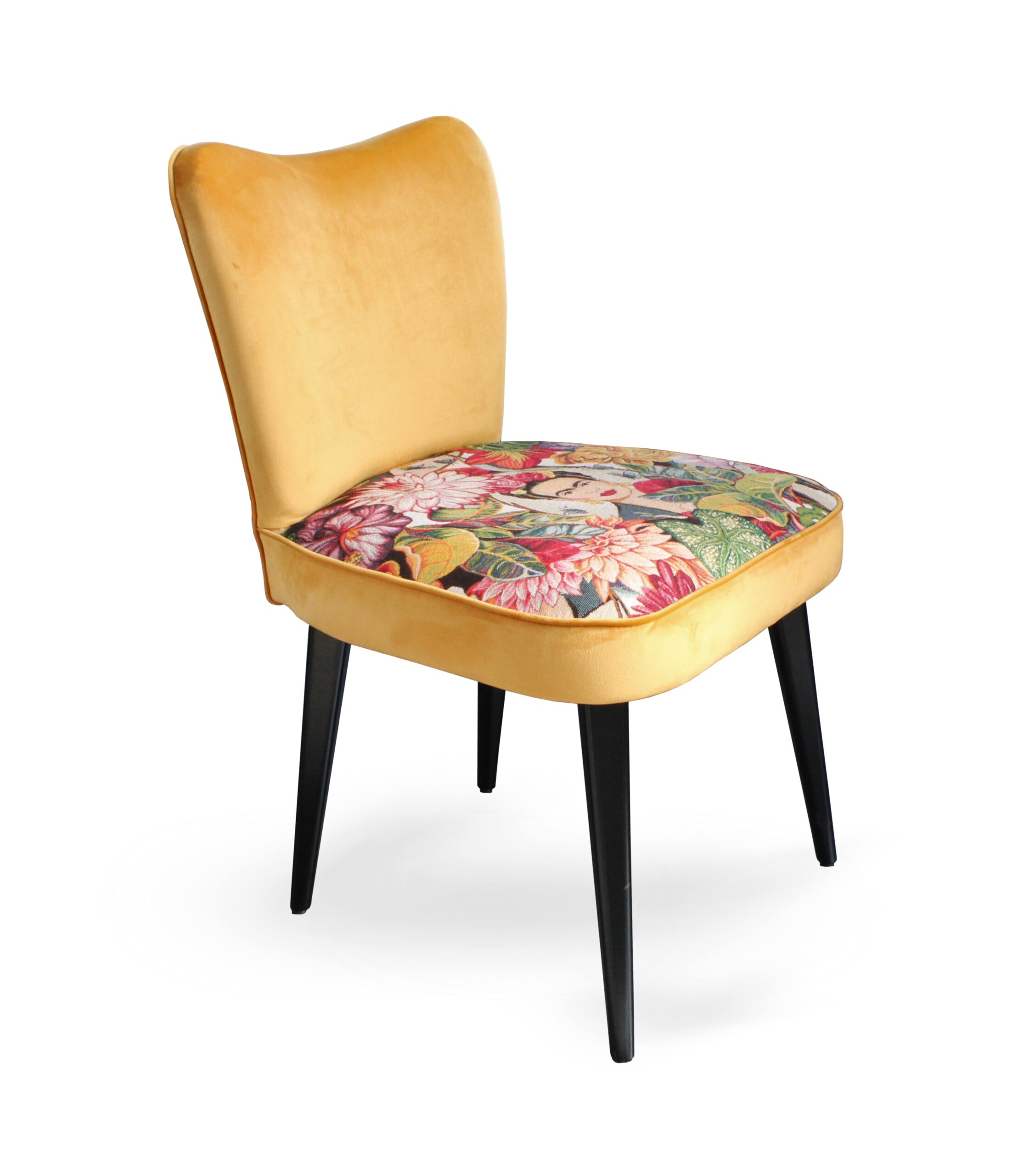 sedie-poltroncine-bar-ristoranti-e-hotel-imbottite-in-tessuto-stampa-motivo-frida-kahlo-e-tappezzate-in-velluto-giallo-senape-per-arredamento-contract-antea