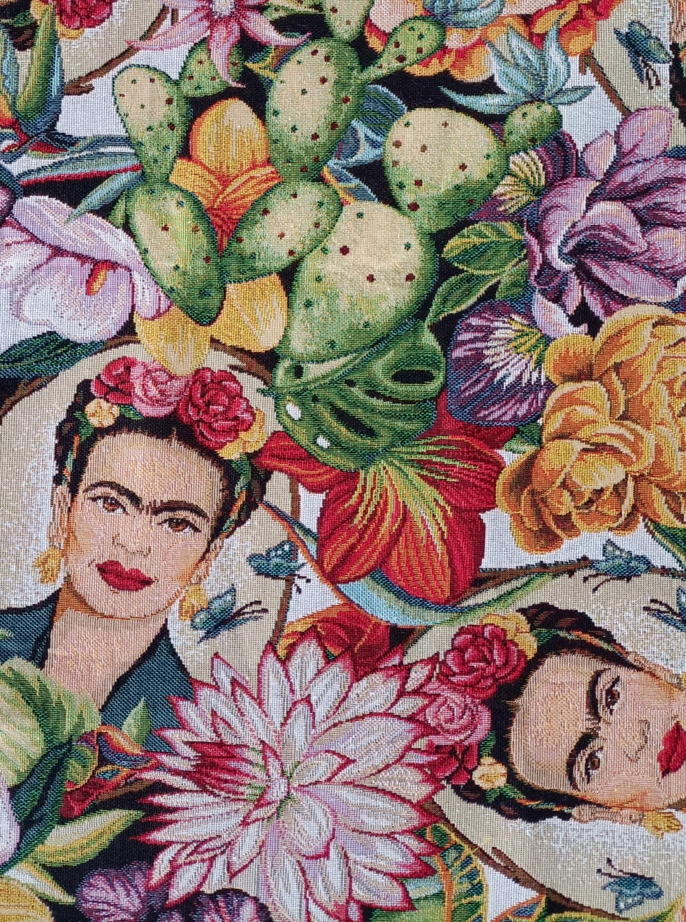 tessuto gobelin con stampa motivo frida kahlo ideale per arredo contract ristoranti e bar, hotel e alberghi