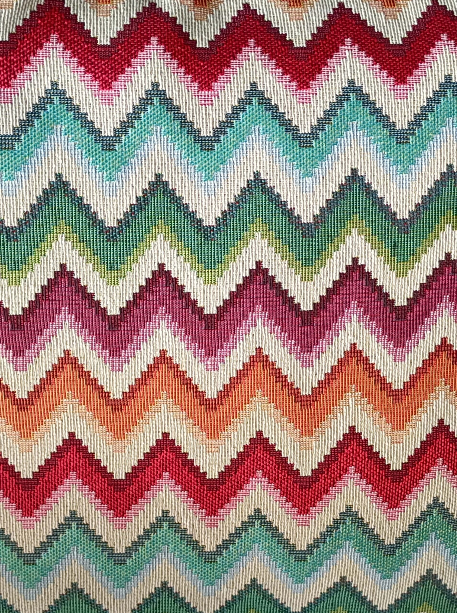tessuto-gobelin-con-texture-zig-zag-ideale-per-arredamento-contract-per-ristoranti-hotel-e-bar