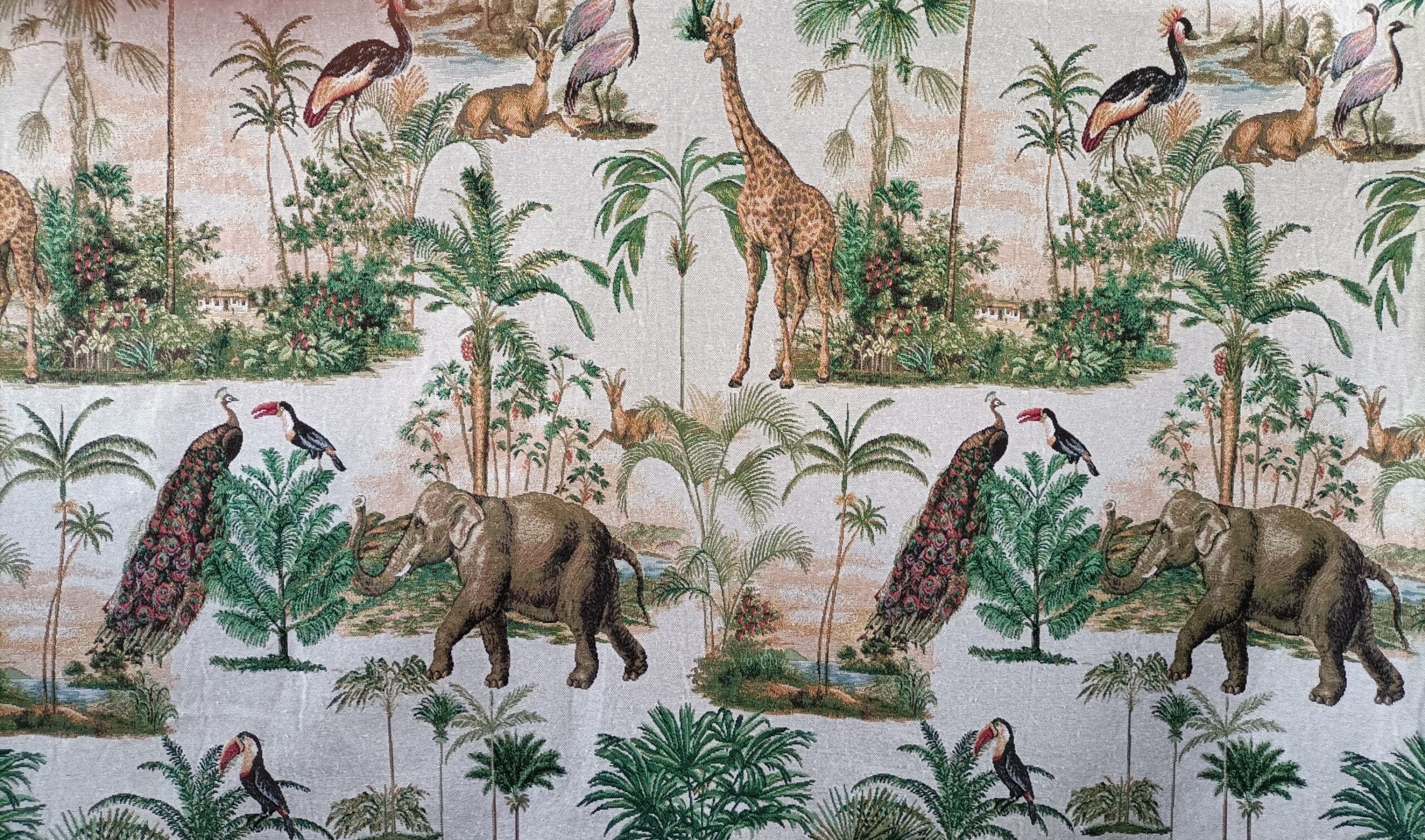 tessuti-gobelin-per-arredamento-con-animali-elefanti-cervi-palme-ideali-per-arredamento-ristoranti-e-bar-gobelin-copertina