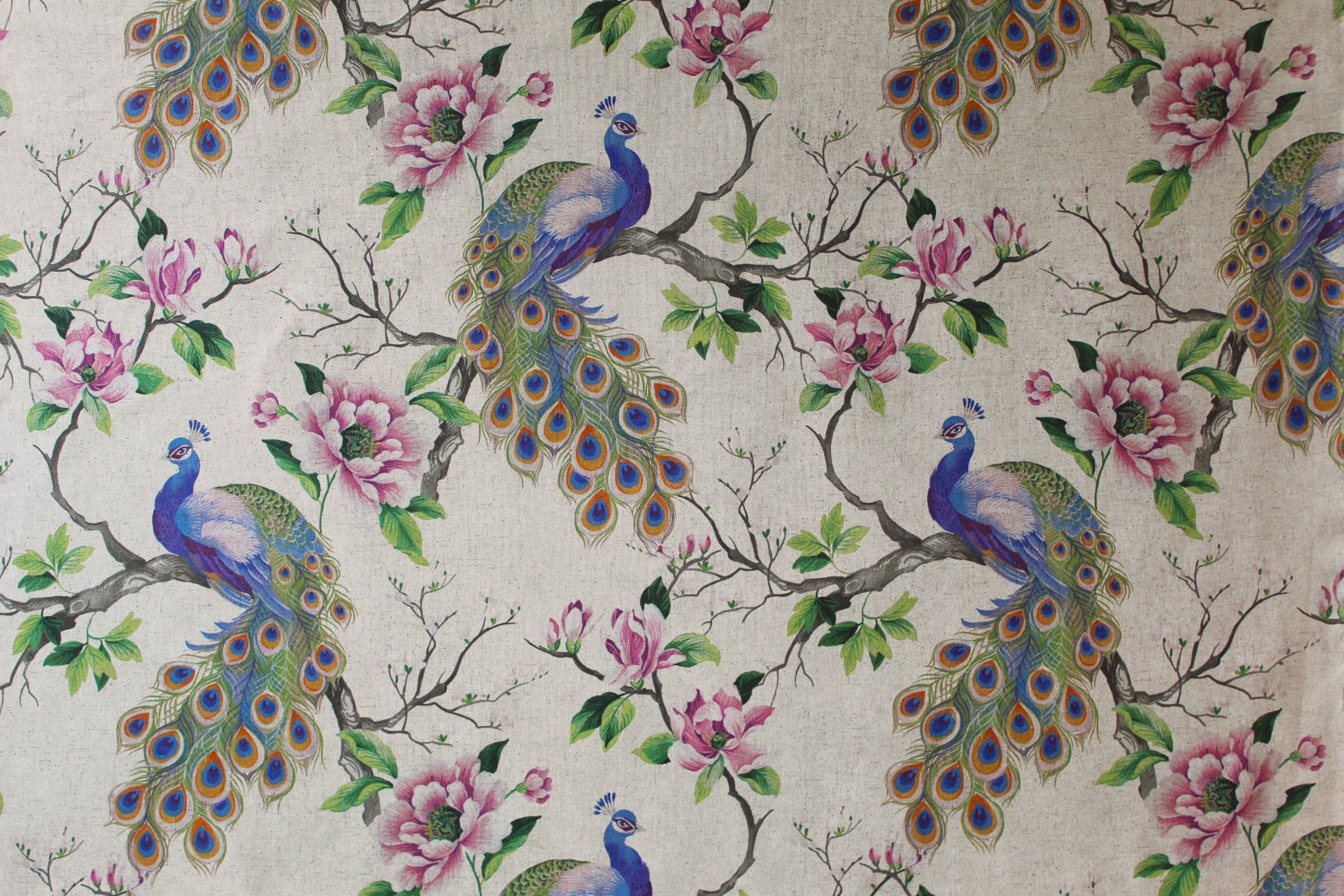 tessuto-floreale-con-motivo-pavoni-e-fiori-per-arredi-contract-ideale-per-arredamento-ristoranti-e-bar-in-cotone-poliestere-1