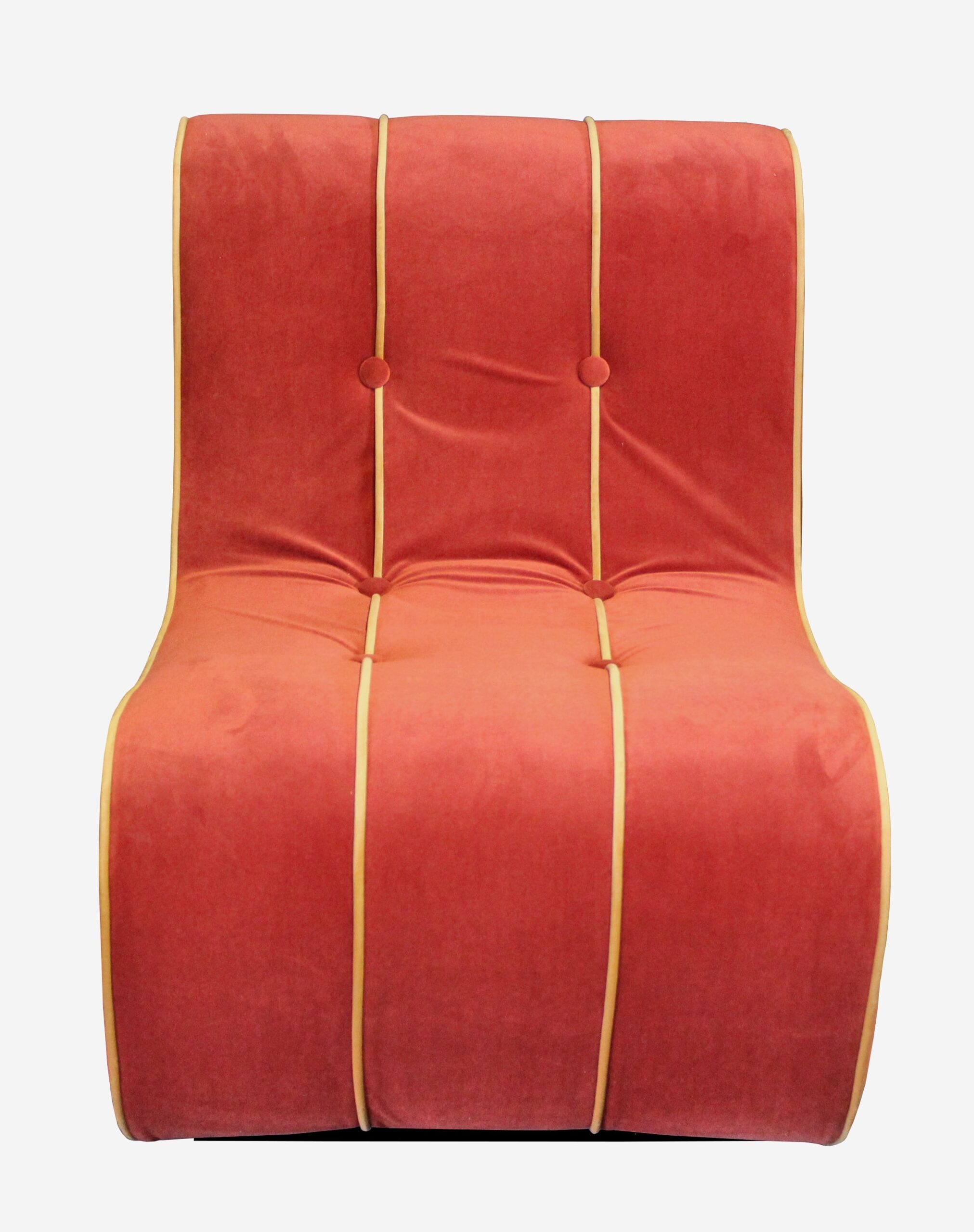 poltrona-in-velluto-arancione-con-bottoni-ideale-come-pezzi-unici