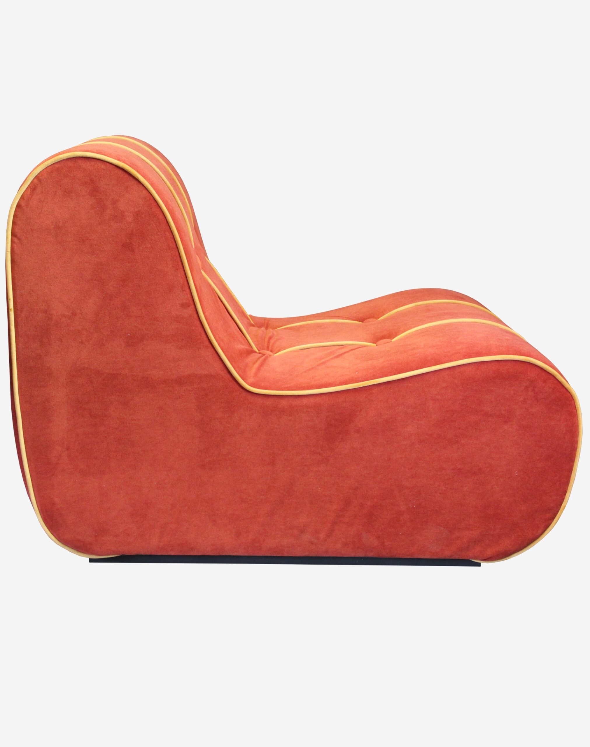 poltrona-in-velluto-arancione-e-giallo-con-bottoni-ideale-come-pezzi-unici